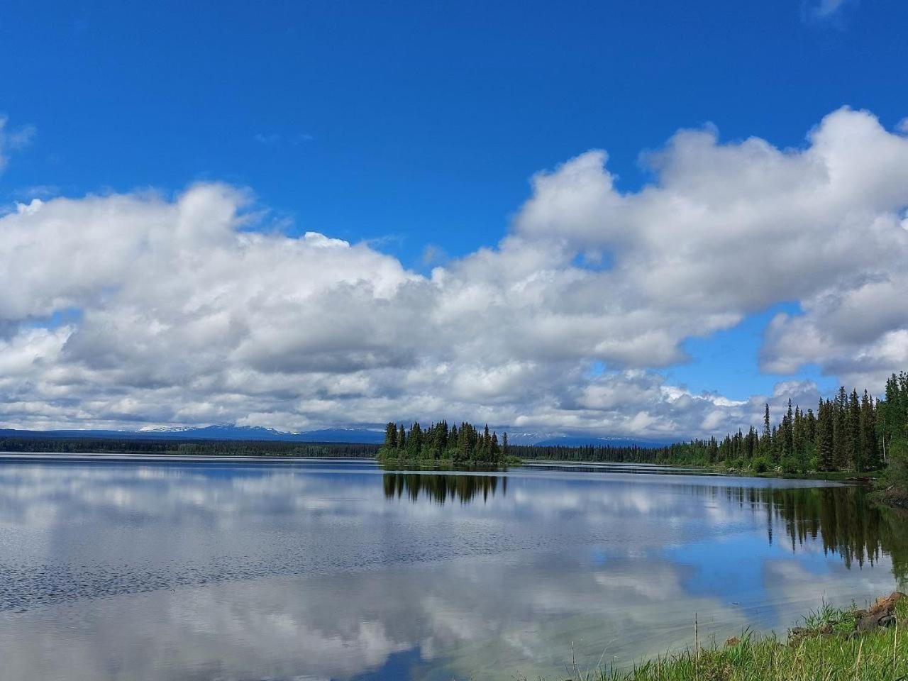 Escott Bay Resort Anahim Lake エクステリア 写真