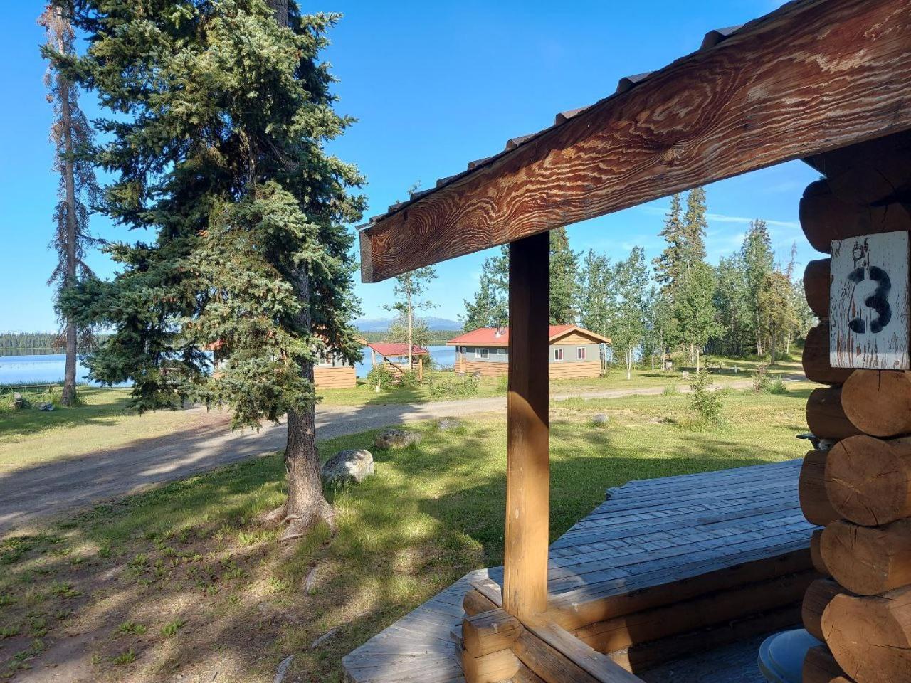 Escott Bay Resort Anahim Lake エクステリア 写真