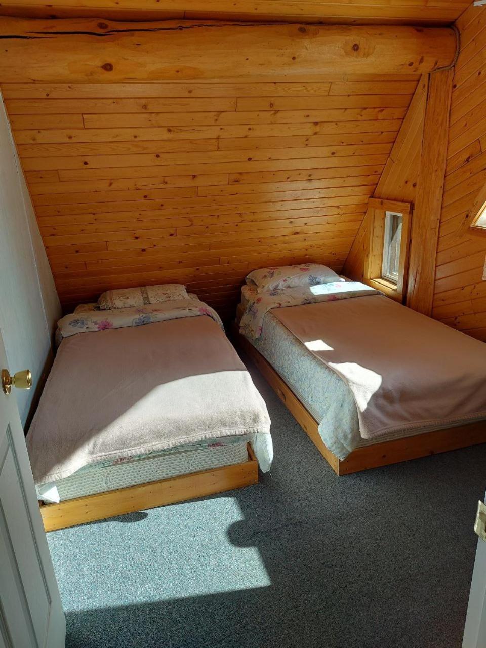 Escott Bay Resort Anahim Lake エクステリア 写真