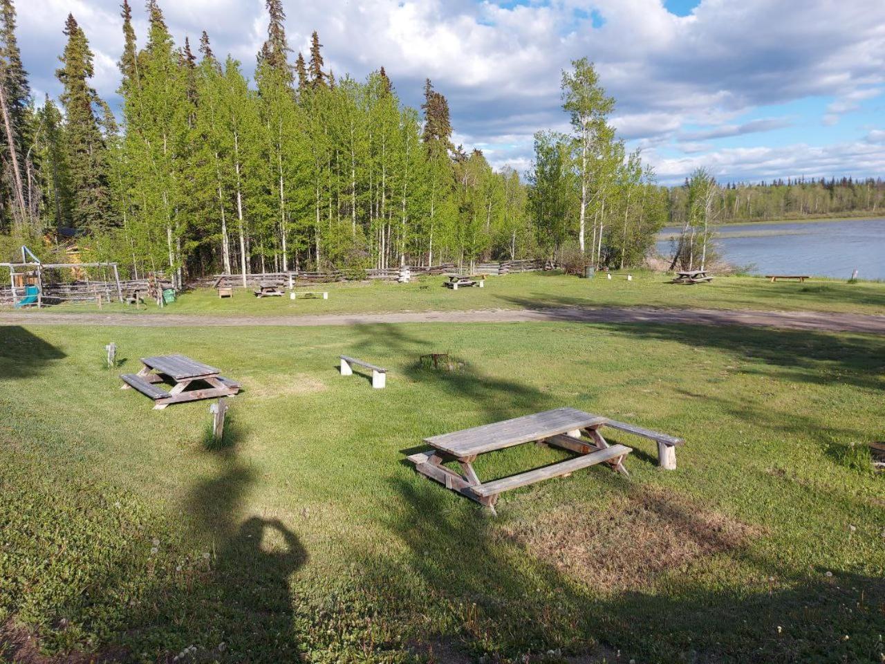 Escott Bay Resort Anahim Lake エクステリア 写真
